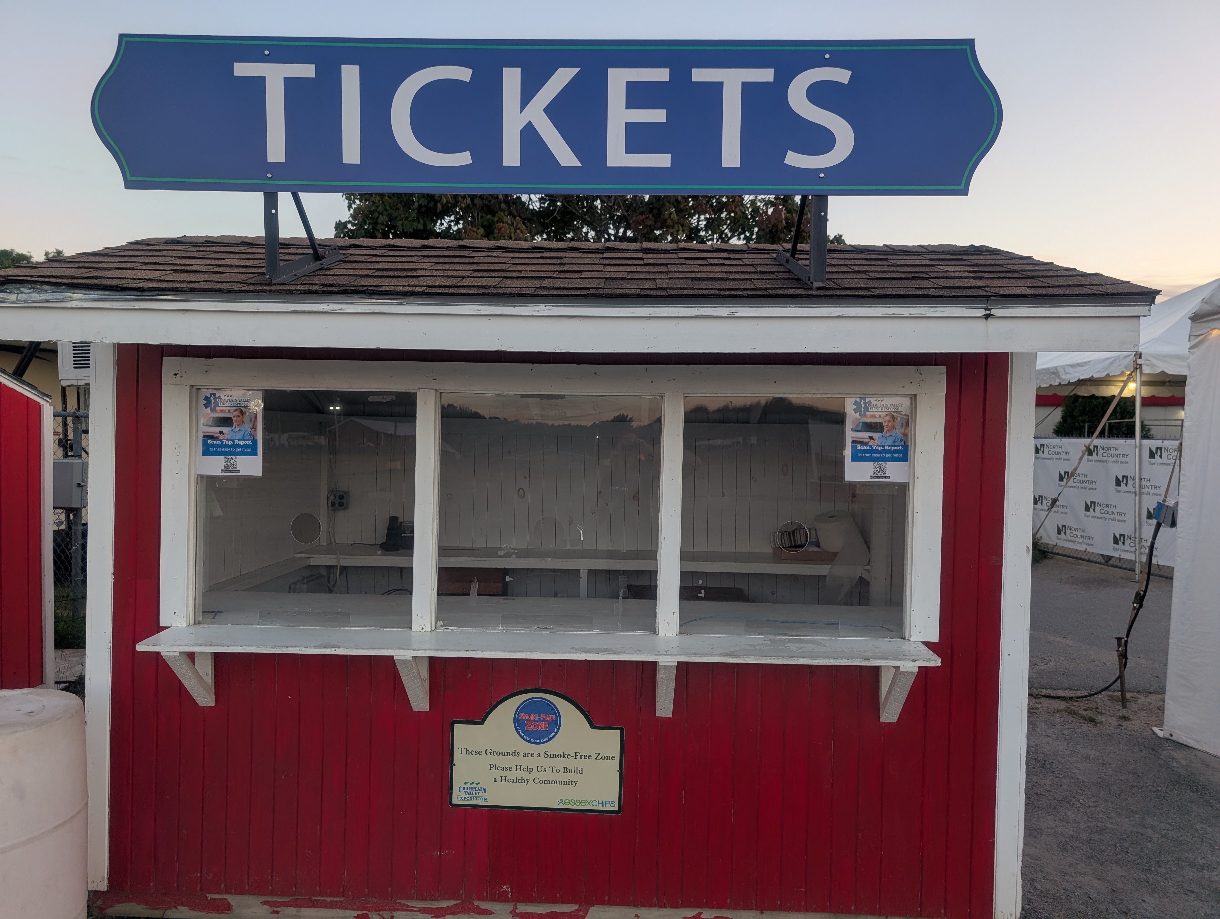 Attendee using mobile app to report incident